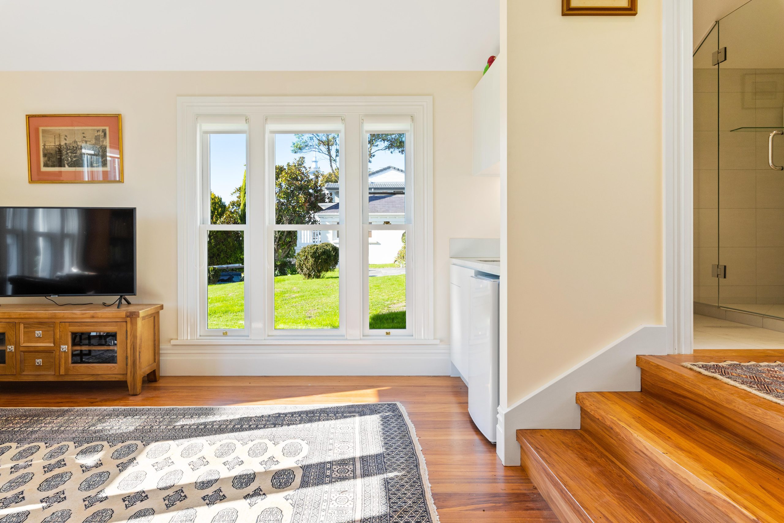 Less than 3MB- 10 London St-14