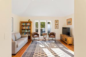 Less than 3MB- 10 London St-15