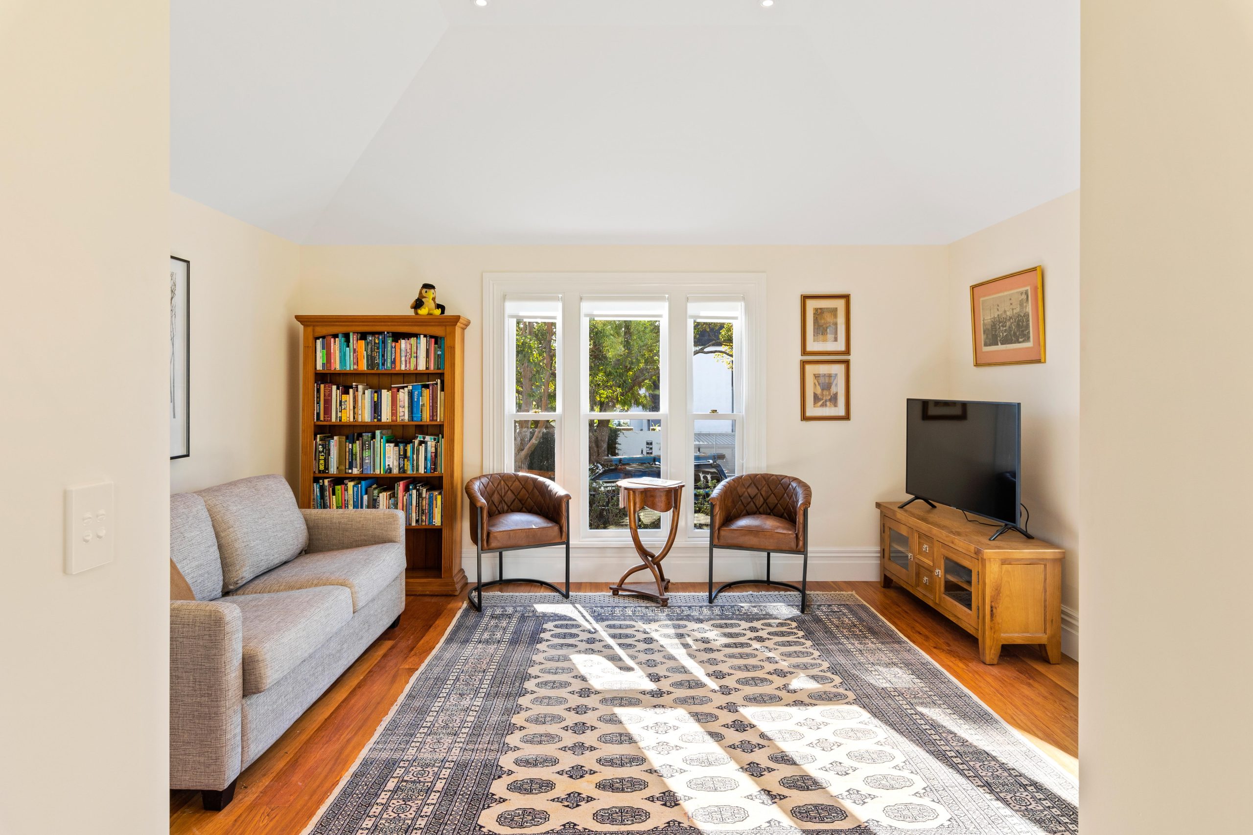 Less than 3MB- 10 London St-15