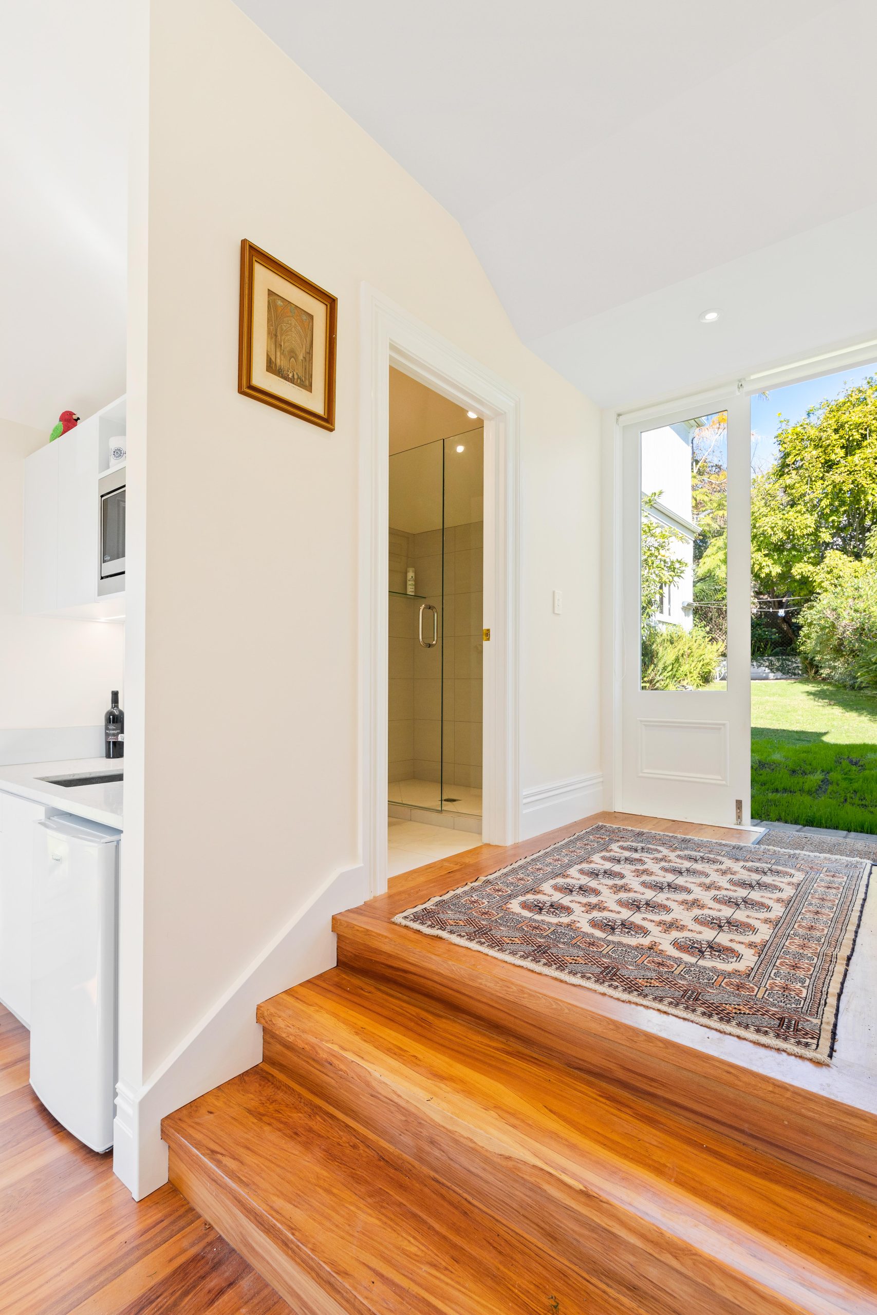 Less than 3MB- 10 London St-16