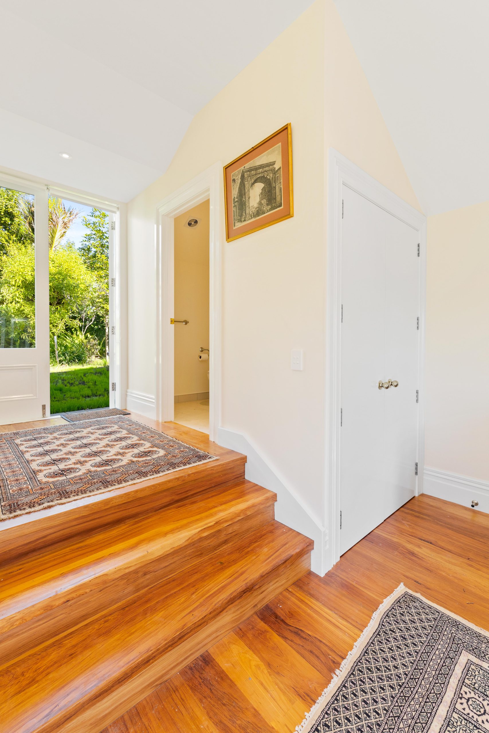 Less than 3MB- 10 London St-17