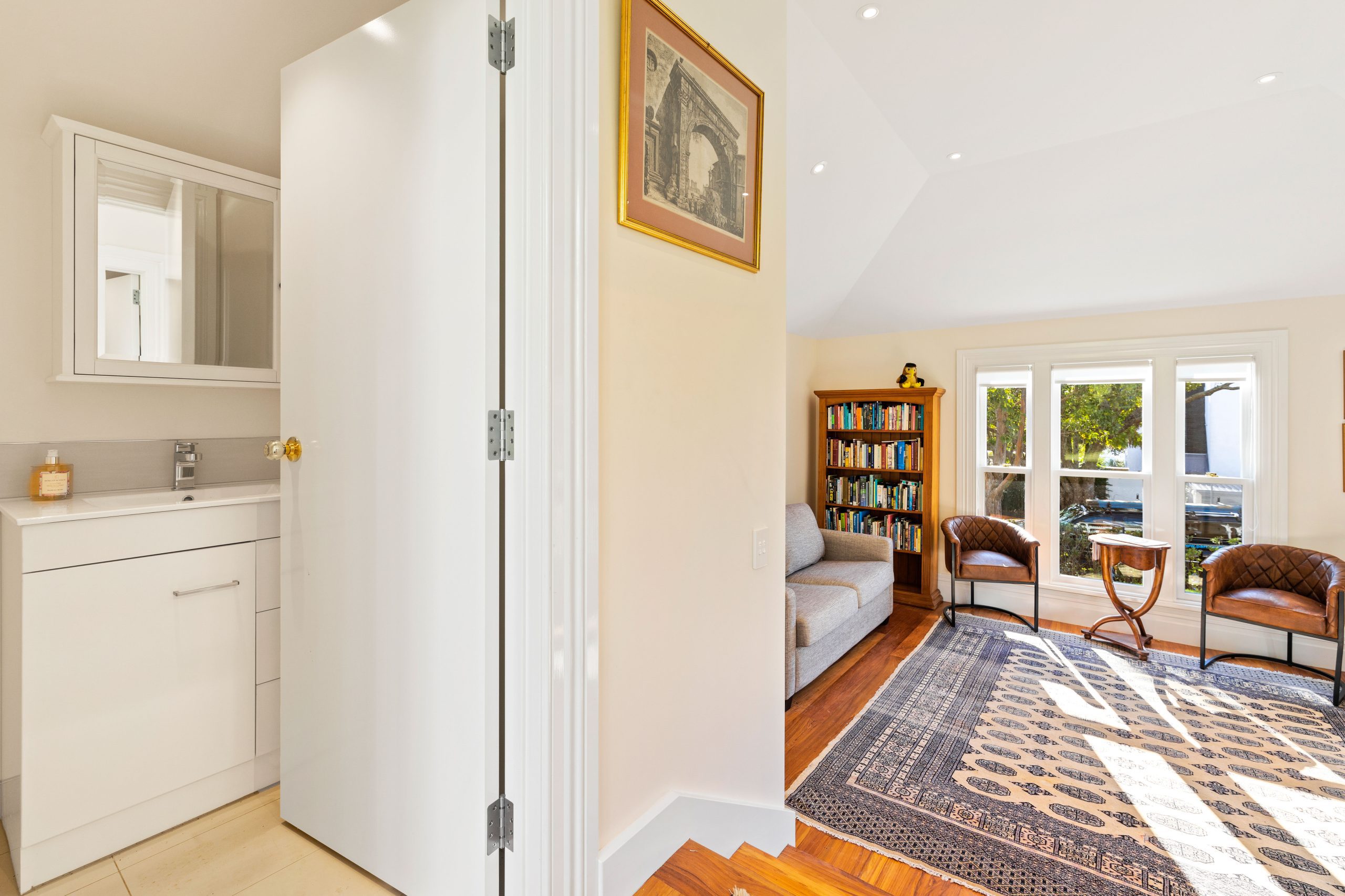 Less than 3MB- 10 London St-18