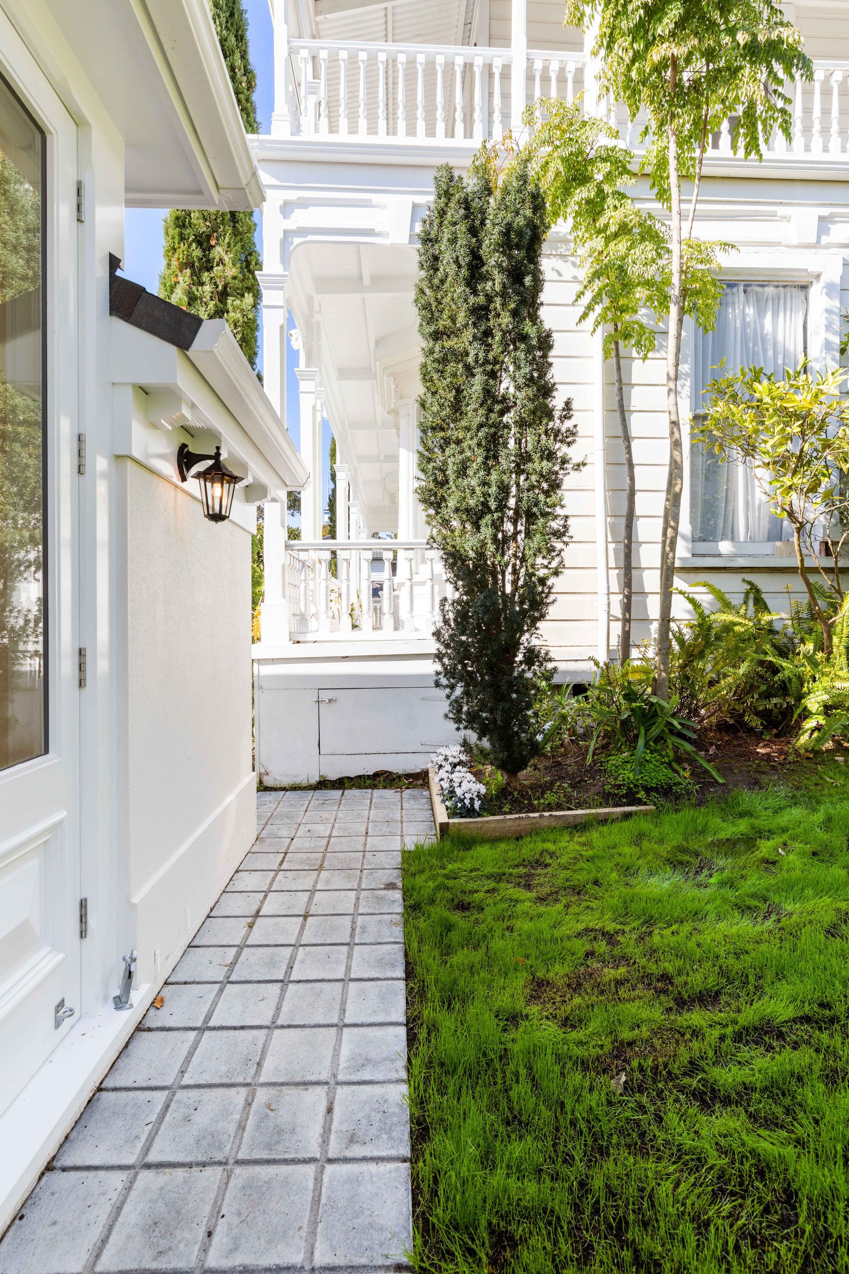 Less than 3MB- 10 London St-21