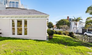 Less than 3MB- 10 London St-29