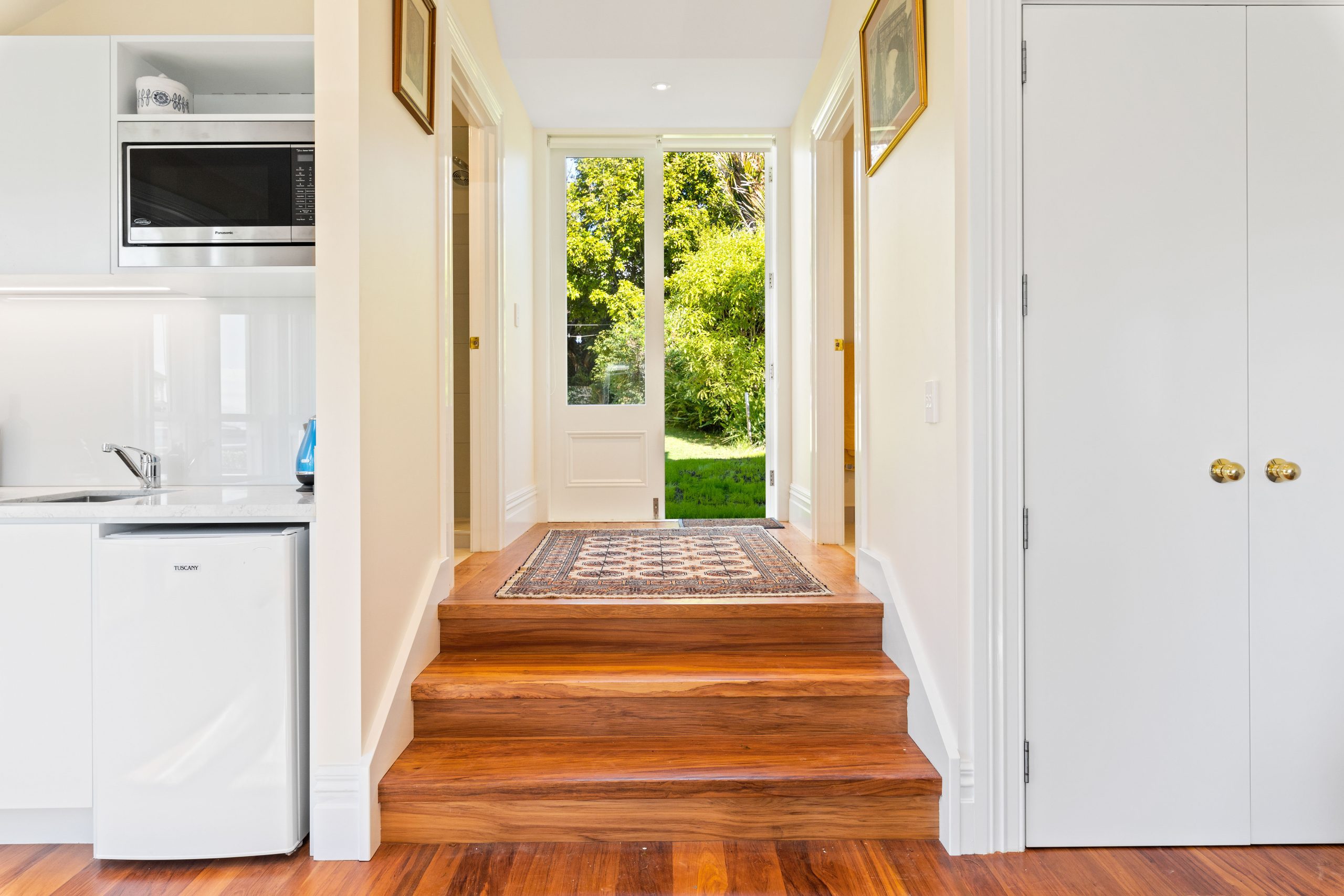 Less than 3MB- 10 London St-8